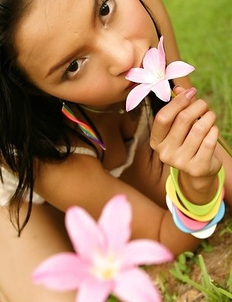 Amara Bhunawat enjoys sitting at the playground and making sexy pictures.