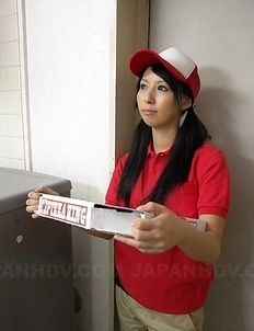 Asian Miku Oguri delivers pizza and in fucked
