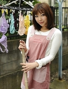 Juri Kitahara shows round boobs and spreads