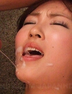Kaede Oshiro aroused with many toys gets cum