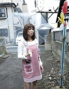 Juri Kitahara housewife is watched by men