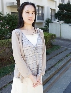 Junko Nishimura is an Asian lady presenting