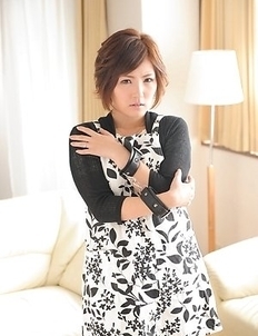 Asian Kaede Oshiro with short hair is a sexy