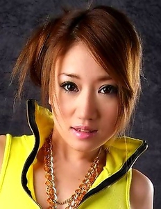 Yuu Hazuki shows her gorgeous body