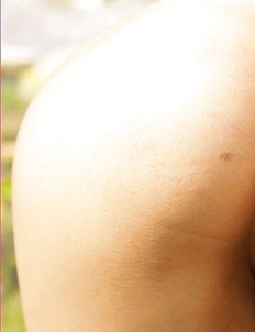 The day is perfect for what Chelsea Yung wants to do this time. Lovely babe is out in the open and she is wearing a yellow helmet.