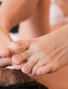 White bra beauty Aiku Kisaragi using her perfect feet to get this dude off