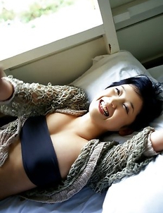 Nami Ishibashi reveals hot body in white lingerie for you