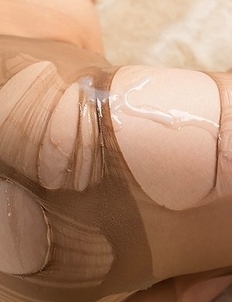 Yui Kawagoe gets bondaged up after getting her pantyhosed feet fucked