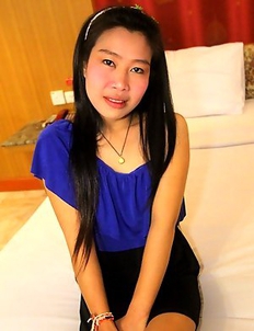 Tourist fucks a horny Thai girl