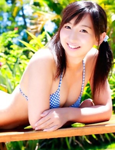 Riho Lida with sexy curves simply adores the summer days
