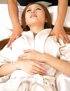 A butler makes Hibiki Ohtsuki wet