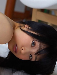 Kotone Moriyama in cute lingerie loves exposing her legs