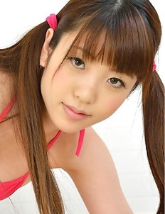 Hot Mizuho Shiraishi poses in sexy lingerie making us wild