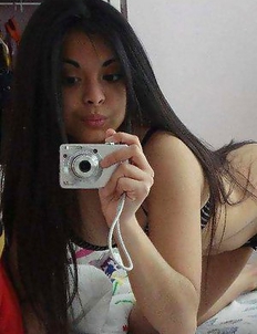 Sexy Asian hottie camwhoring in her bedroom