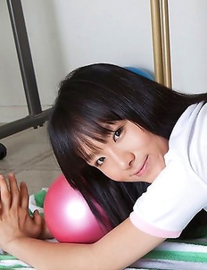 Miho Morita shows hot butt in shorts and wants to play