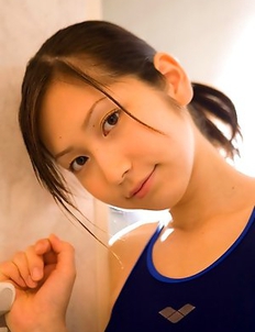 Kaori Ishii in tight bath suit shows that is ready for sea
